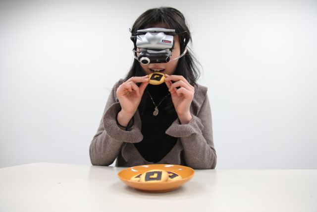 Meta Cookie : 拡張現実感によって味が変化するクッキー