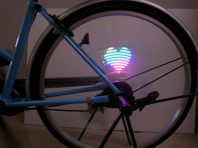 AwareCycle: 自転車装着型残像ディスプレイとその応用 (135)